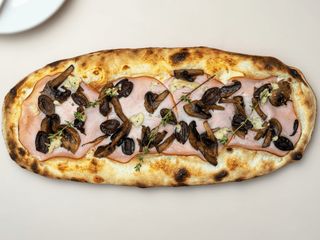 Zapiekanka Capricciosa