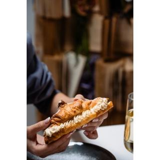 Croissant cu crema de sampanie