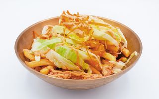 Insalata di pollo con patate fritte（炸鸡薯条沙拉