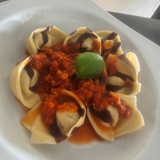 Massa Artesanal, Recheada de Ricota, Espinafre e Cogumelos (Ravioli)