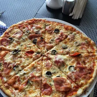 Chicken tikka pizza