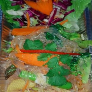 Ensalada vermicelli (poco picante)