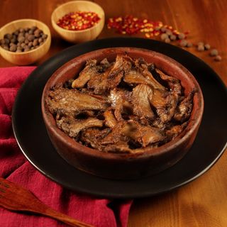  შემწვარი ხის სოკო კეცზე