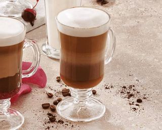 Latte z Mleczną Czekoladą i Karmelem