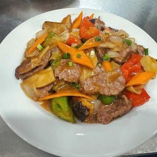 Macarrão À Moda Da Casa Com Vaca