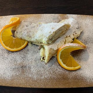 Clătită cu brânză şi smântână