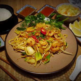 Makaron udon z krewetkami