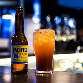 Michelada Pacifico (33 Cl.)
