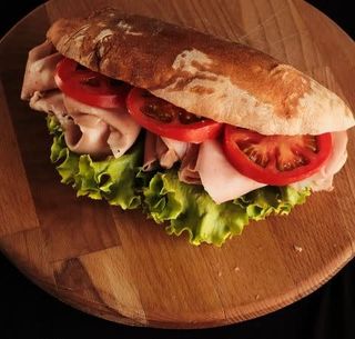 Sendvič sa pečenicom