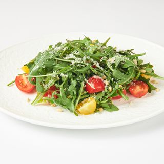 Руккола с томатами Черри 