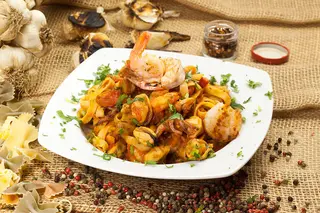 TAGLIATELLE CU FRUCTE DE MARE (600 GR)