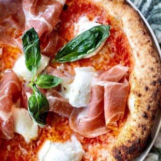 Pizze de prosciutto e burrate regular