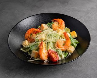 Salată Caesar cu creveți