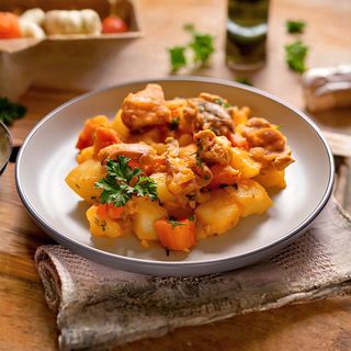 Курица тушеная с овощами (300 гр.)