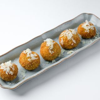 Crochete cu ciuperci, trufe și parmezan (150 g)