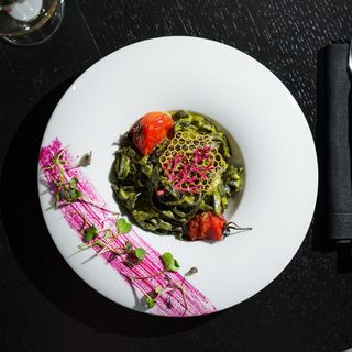 Pasta sa domaćim pesto sosom i sirevima