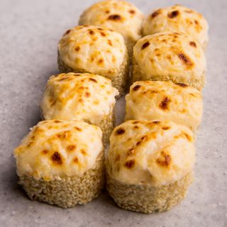 Запечений рол з вугрем