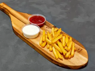 Frytki 160g z sosem