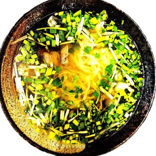 8. Zupa Pho z wołowiną sparzoną  800 ml