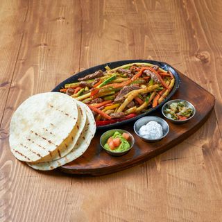 Fajitas de carne con carne di manzo