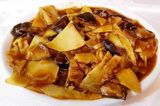 Bambú y setas chinas salteadas