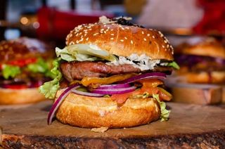 Burger Cont + Coca-Cola 0.5l/Coca-Cola Zero 0.5l