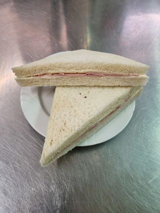Tramezzino con prosciutto e formaggio