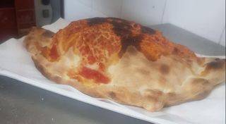 Calzone prosciutto cotto, salsiccia
