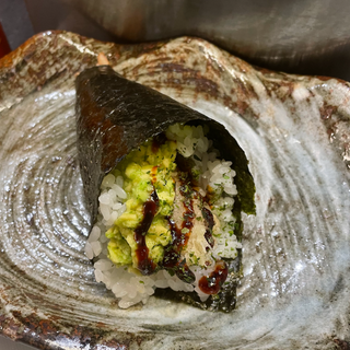 Temaki Gambero fritto e avocado