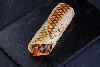 Rollo SHEESH KEBAB(carne especial hecha al carbon)