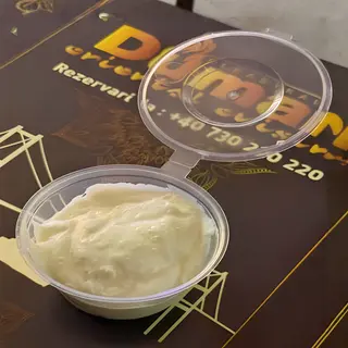 Cremă de usturoi