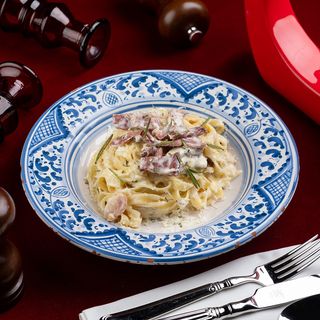 ტალიატელე სპეკით და როზმარინით