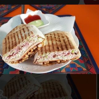 Potchi Saucisses, servi avec frite 