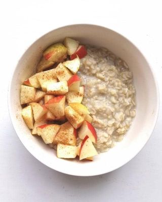 Овсяная каша со свежими фруктами