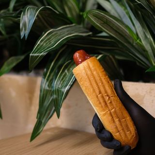 Хот-дог з молочною сосискою