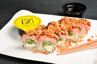 Рол Філадельфія гриль з цибулевими кранчами (250г)