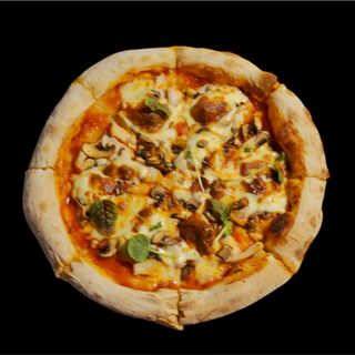 Італійська піцца з куркою та грибами