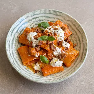 Mezze maniche Al Pomodoro E Burrata