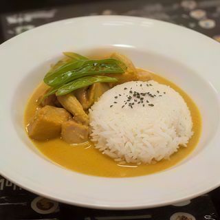 15. Riso con pollo al curry thai