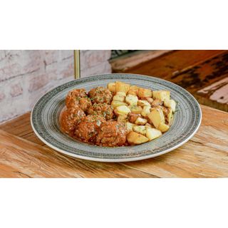 Albóndigas de merluza y choco guisadas en salsa de la abuela (plato)