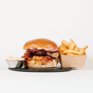 ZESTAW BEKONBURGER + FRYTKI