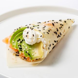 53. Temaki sake plus 