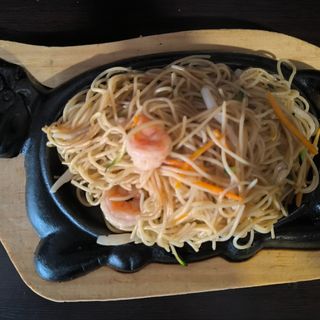 34 Spaghetti saltati con misto mare alla piastra