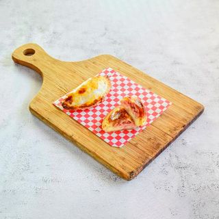 Empanada De Jamón Y Queso