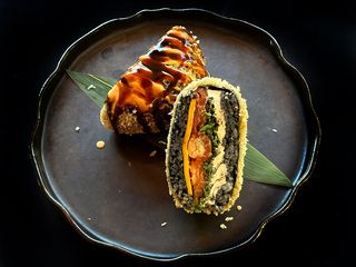 Суші Бургер Black (385г)