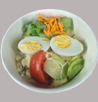 Insalata russa con uovo sodo