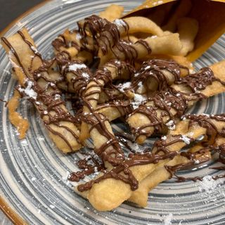 Straccetti di pizza fritta con fonduta di nutella