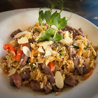 Orez prăjit cu legume si vițel