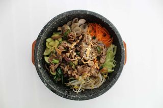 Bulgoghi bibimbap con straccetti di manzo