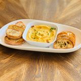 Dip de năut cu pâine prăjită